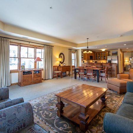 Two Bedroom Condo With Balcony Over Mountaineer Square - Just Steps From The Slopes! Condo クレスティド・ビュート エクステリア 写真