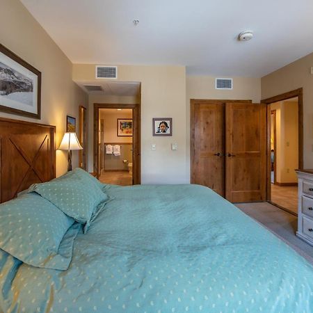 Two Bedroom Condo With Balcony Over Mountaineer Square - Just Steps From The Slopes! Condo クレスティド・ビュート エクステリア 写真