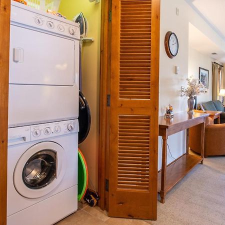 Two Bedroom Condo With Balcony Over Mountaineer Square - Just Steps From The Slopes! Condo クレスティド・ビュート エクステリア 写真