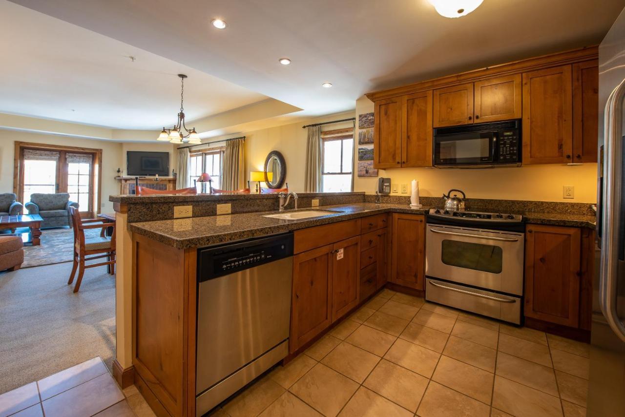 Two Bedroom Condo With Balcony Over Mountaineer Square - Just Steps From The Slopes! Condo クレスティド・ビュート エクステリア 写真