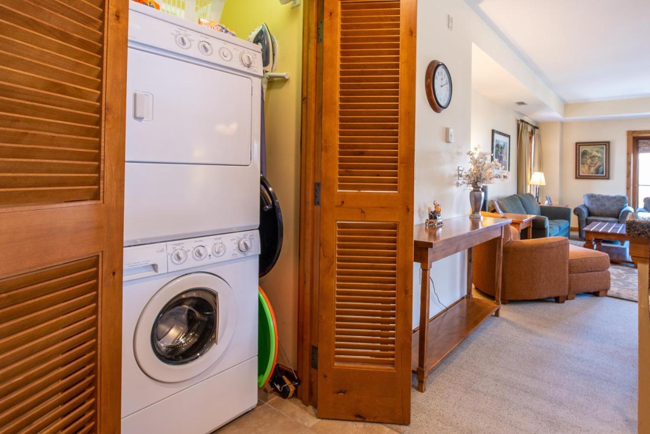 Two Bedroom Condo With Balcony Over Mountaineer Square - Just Steps From The Slopes! Condo クレスティド・ビュート エクステリア 写真