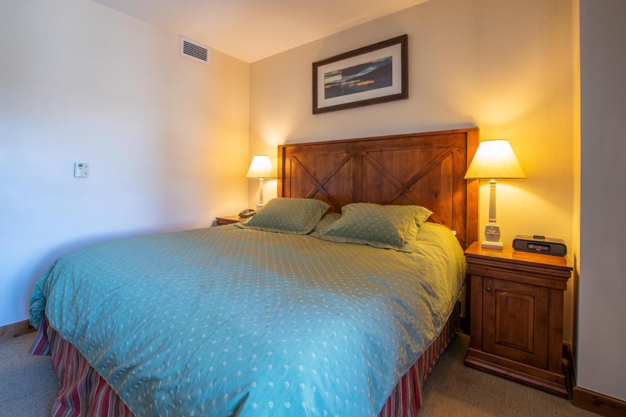 Two Bedroom Condo With Balcony Over Mountaineer Square - Just Steps From The Slopes! Condo クレスティド・ビュート エクステリア 写真